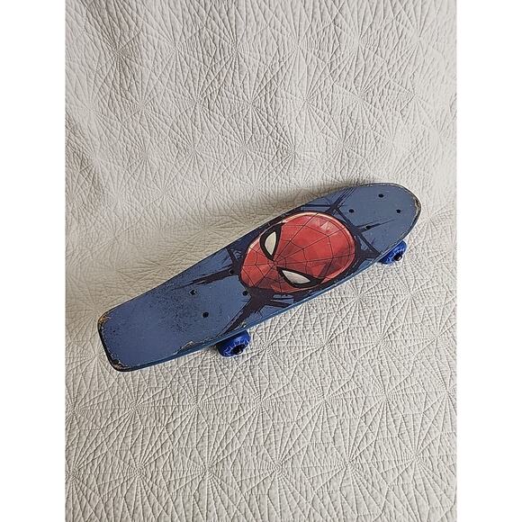 Bravo Kids Skateboard Marvel Comics Superhero Spiderman 21"Sports - Picture 1 of 9